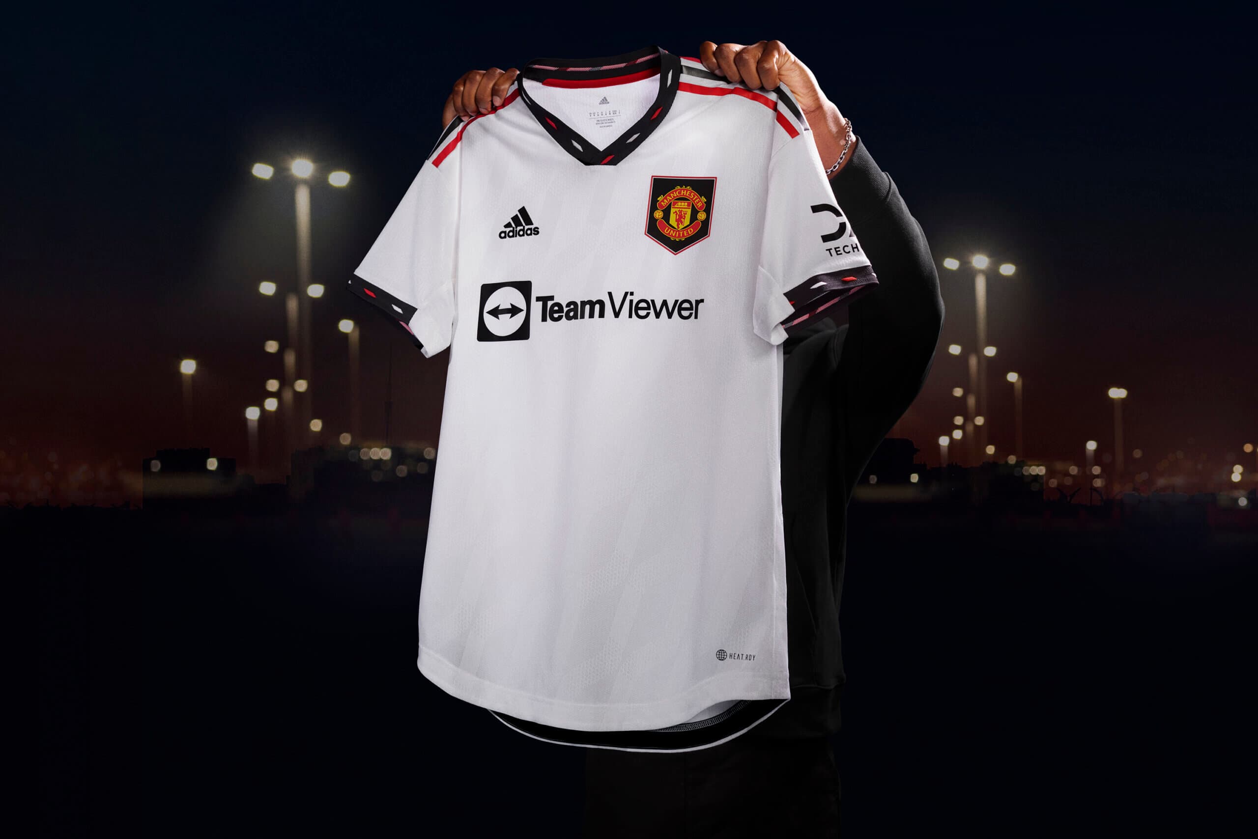 Manchester United predstavil vonkajší dres pre sezónu 2022/23