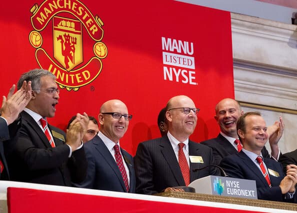 Glazerovci uvoľnili do predaja ďalšie trhové akcie Manchestru United