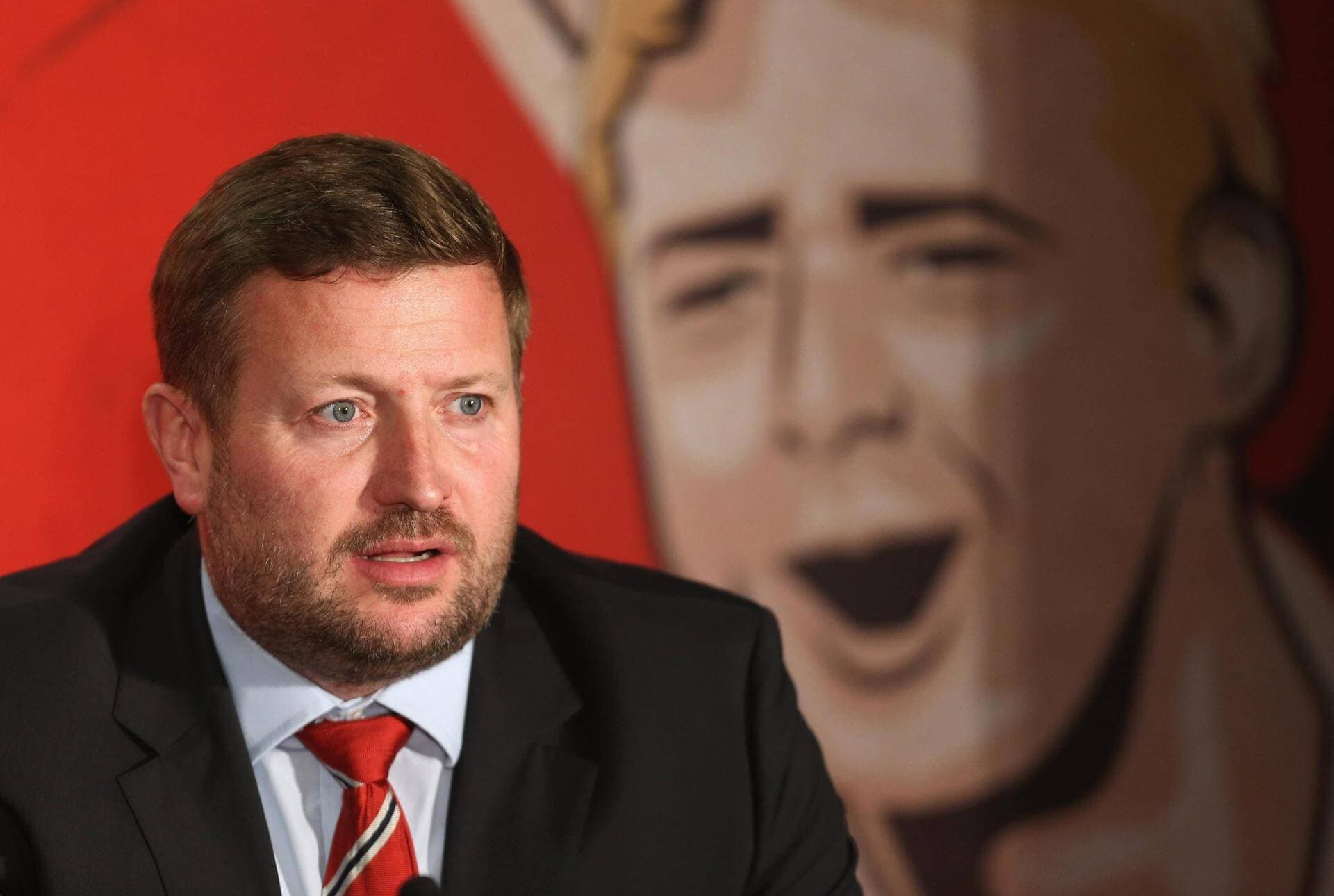 Richard Arnold bol vyspovedaný fanúšikmi Red Devils